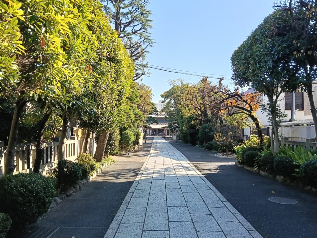 現場近くの大田区の六郷神社。休憩の際に何度も立ち寄った。
